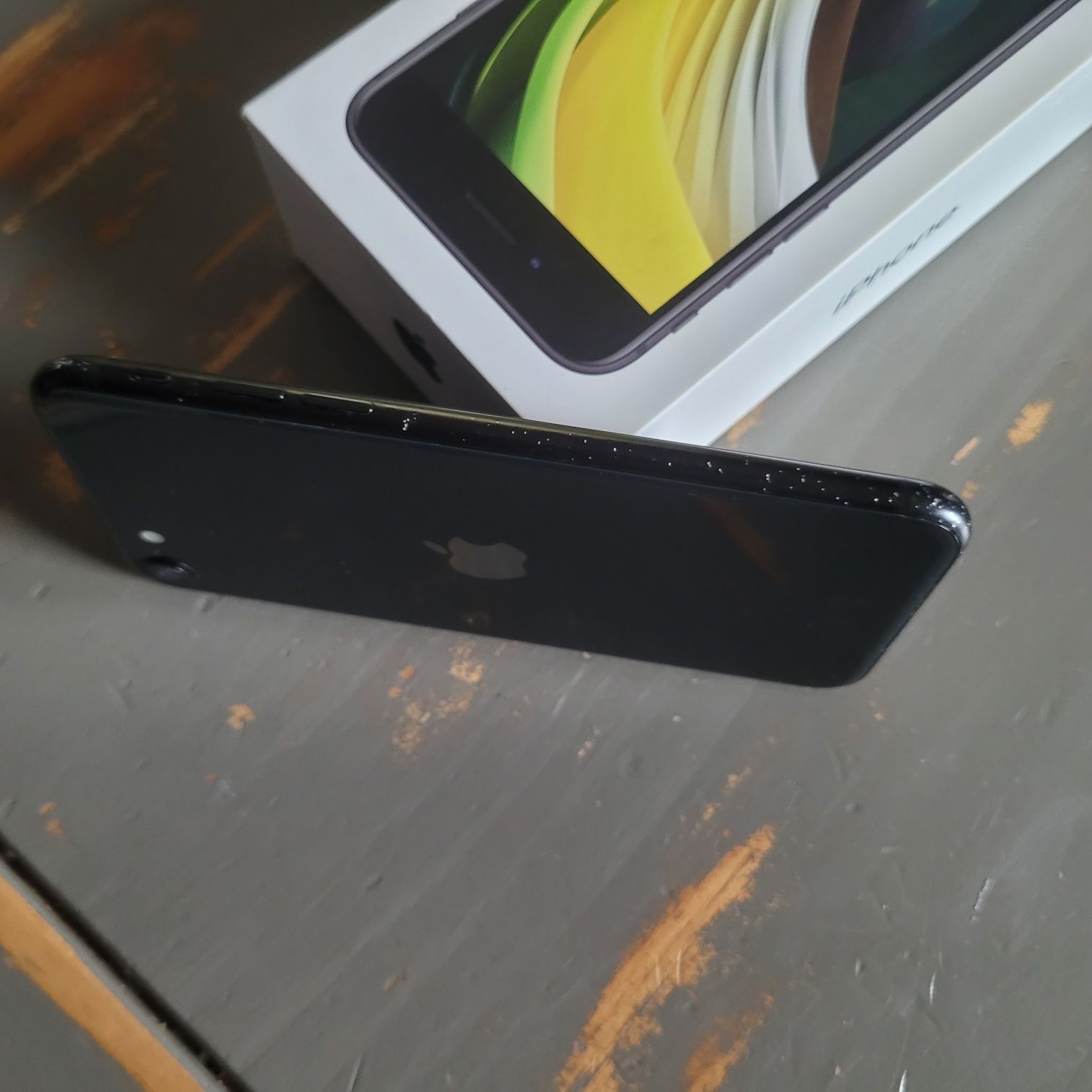 I phone SE , 64gb