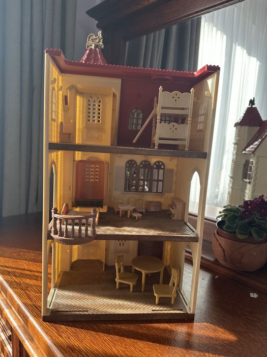 Будиночок з ліфтом і сімєю котенят ( Sylvinian family)