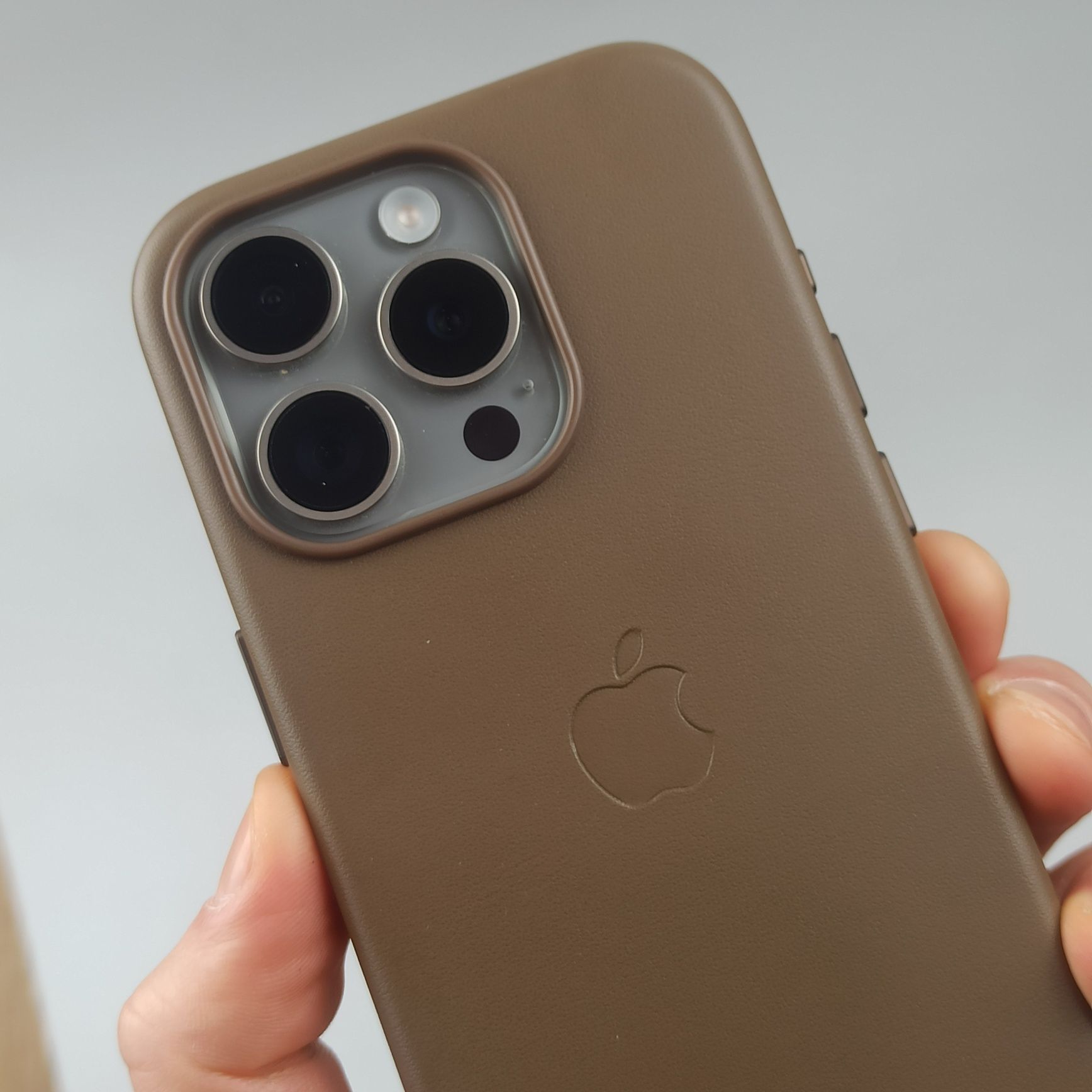 Чехол iPhone 15 Pro Leather Case Magsafe (Taupe)
