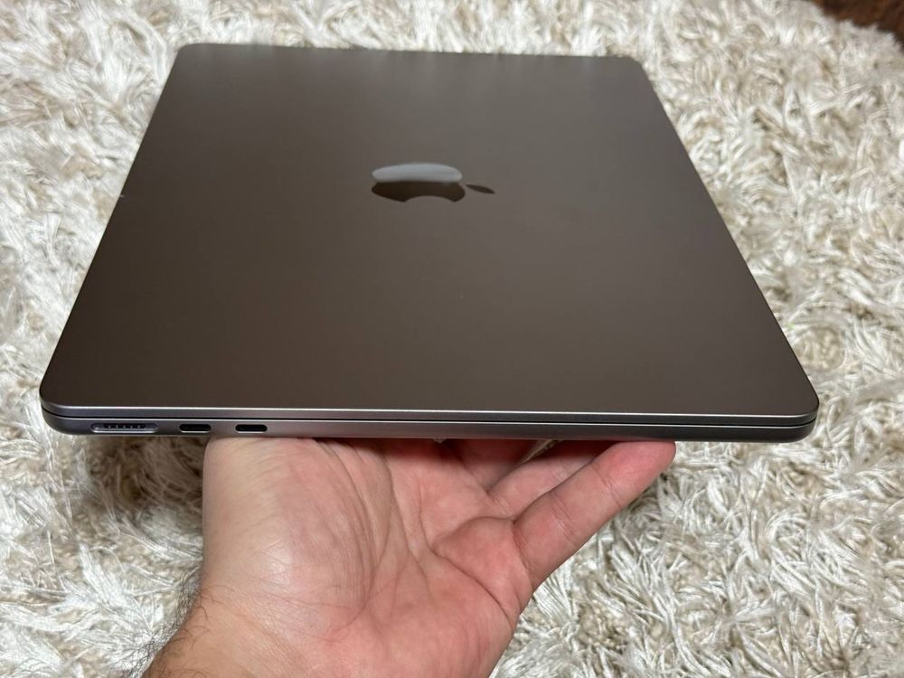 MacBook Air M3 13.6 16/512