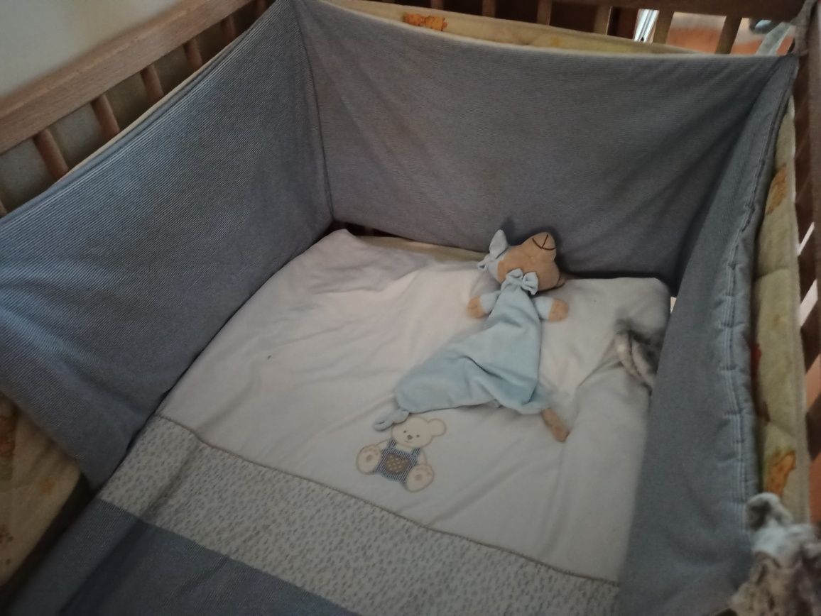Edredom cama  de grades_menino com pouco uso