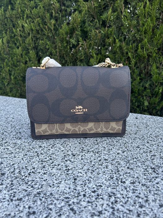 Сумка від бренду Coach