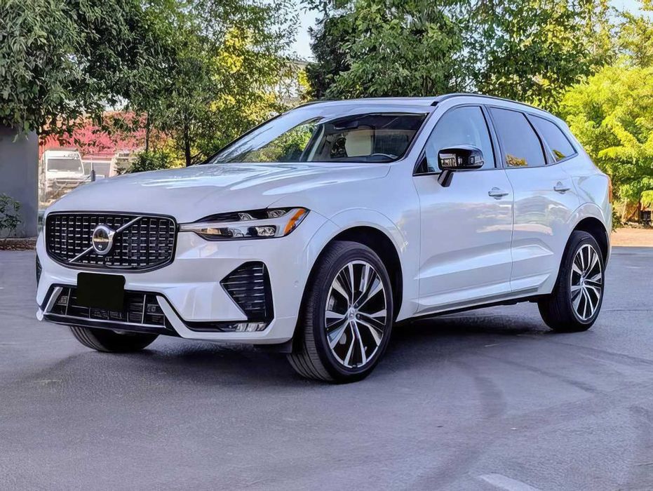 Volvo XC60      2023