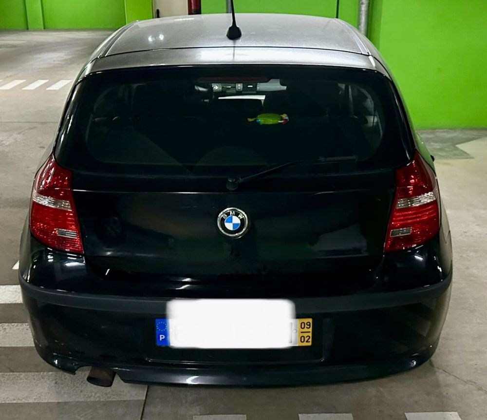 BMW 118d Preto 4 portas