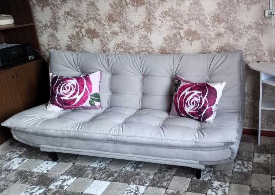 М'який диван для вітальні або спальні