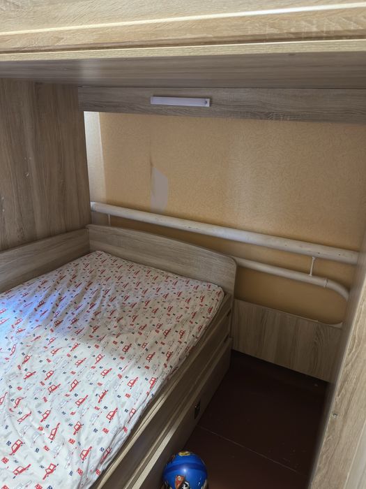 Ліжко-горище , односпальне ліжко з матрасом