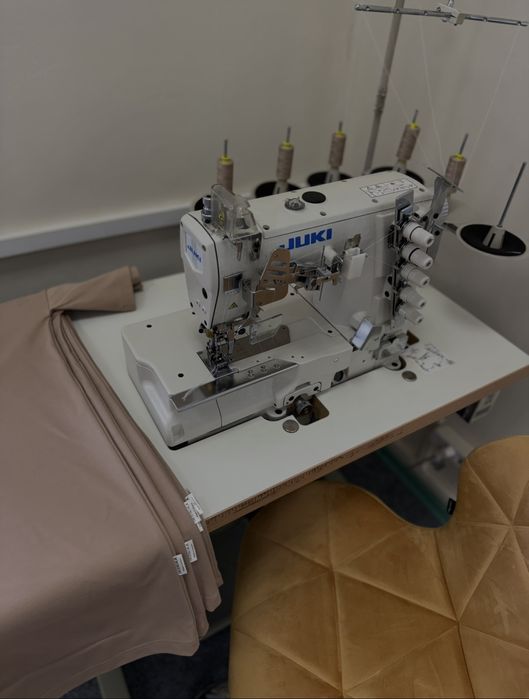 Швейний цех. Відшиваємо замовлення в преміальній якості.