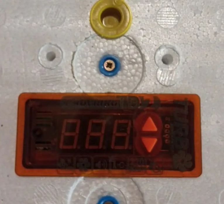 Автоматический инкубатор на 120яиц Рябушка