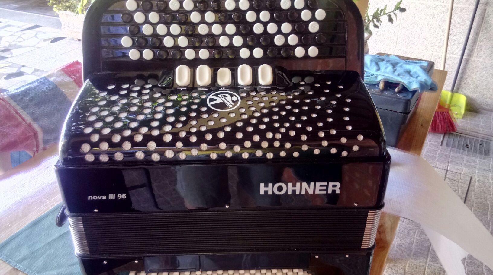 Acordeao hohner Nova lll 96