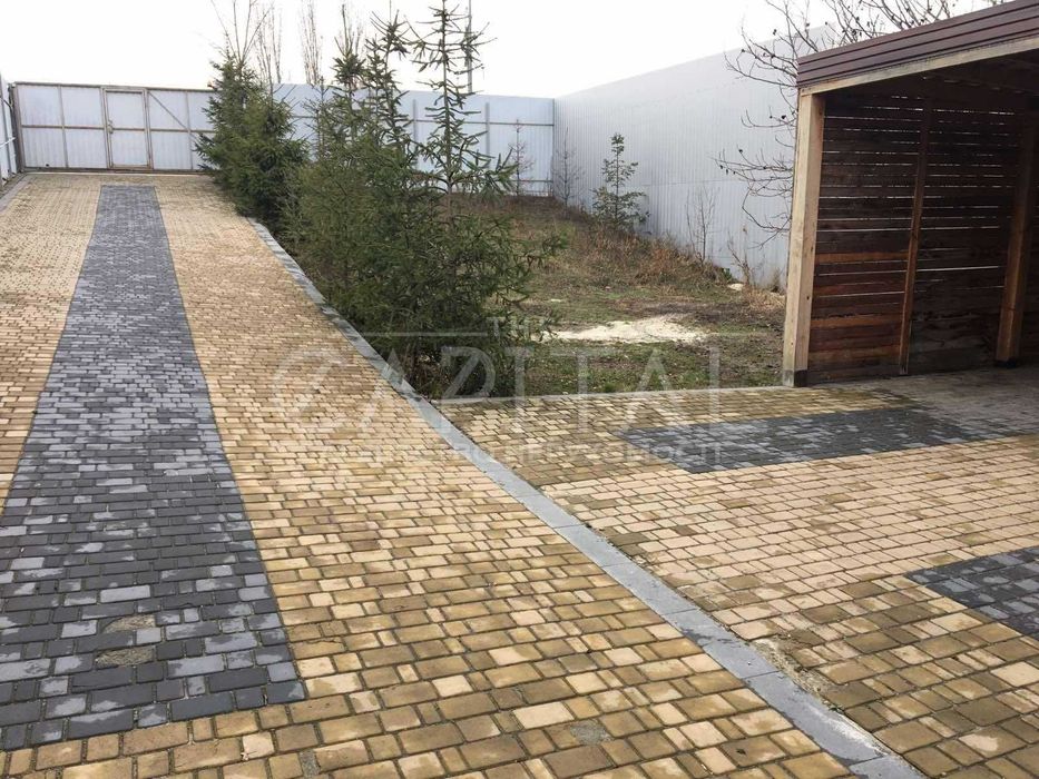 ОРЕНДА Великий сімейний будинок з терасою та камінном поруч із метро!