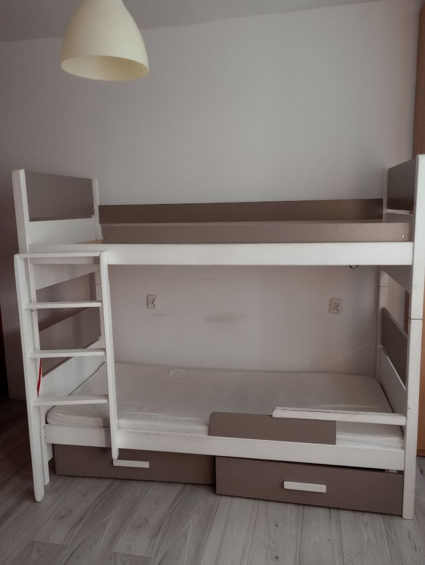 Łóżko dla dzieci piętrowe