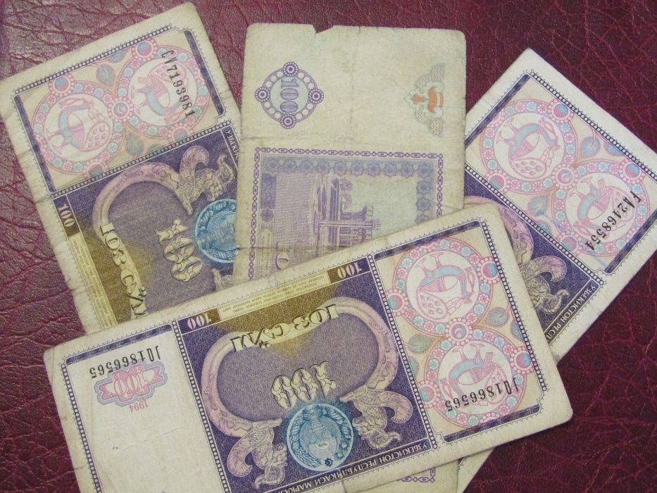 Banknot 100 som uzbekistan