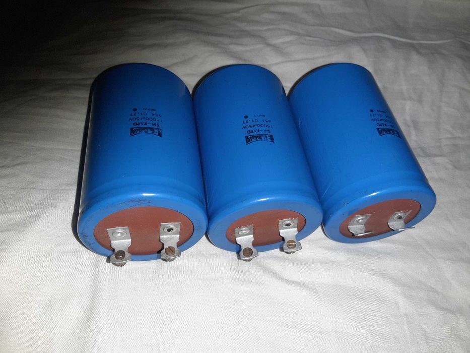 Продам 1-н конденсатор ELWA 50 вольт 15000 микрофарат