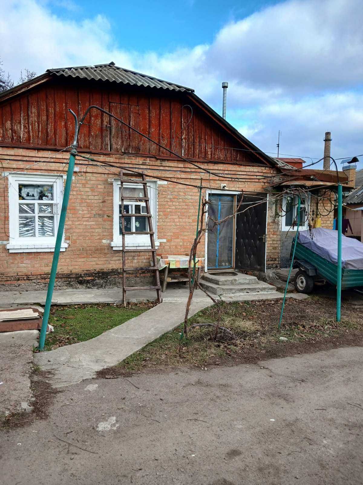 Продається частина будинку в районі Шкільного
