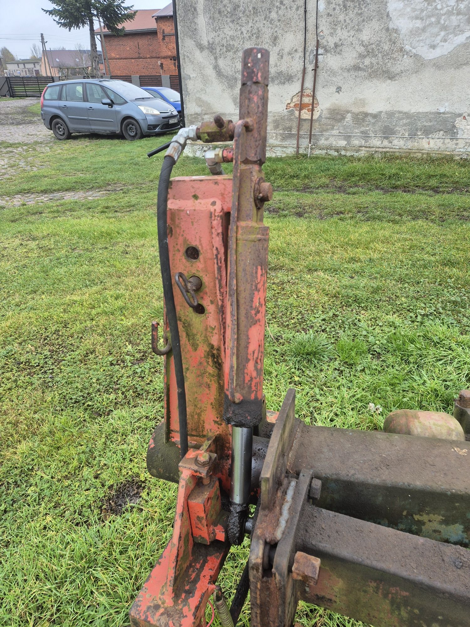 Siłownik obrotu pługa