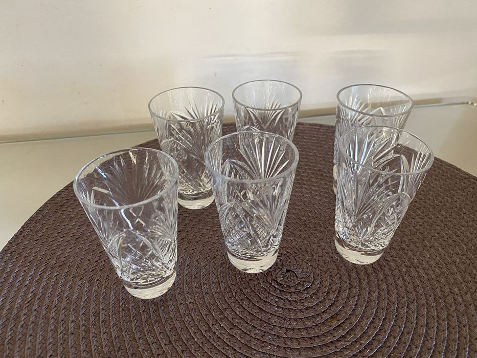 Хрустальные бокалы, рюмки, вазы