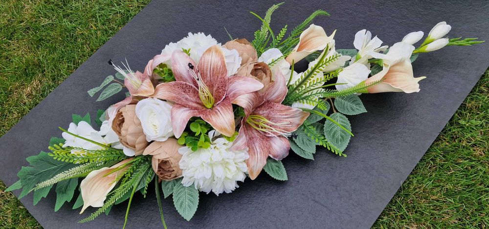 Kompozycja kwiatowa na grób cmentarz stroik ikebana Z342