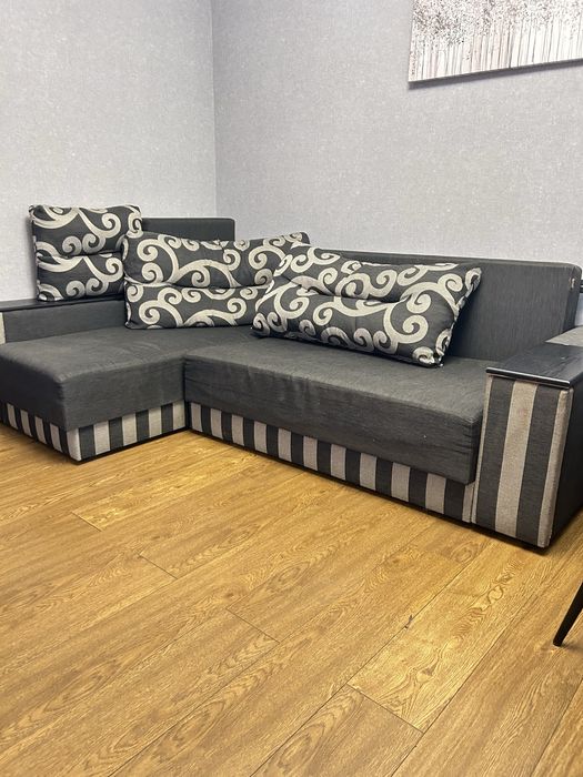 Продам кутовий диван.СРОЧНО!