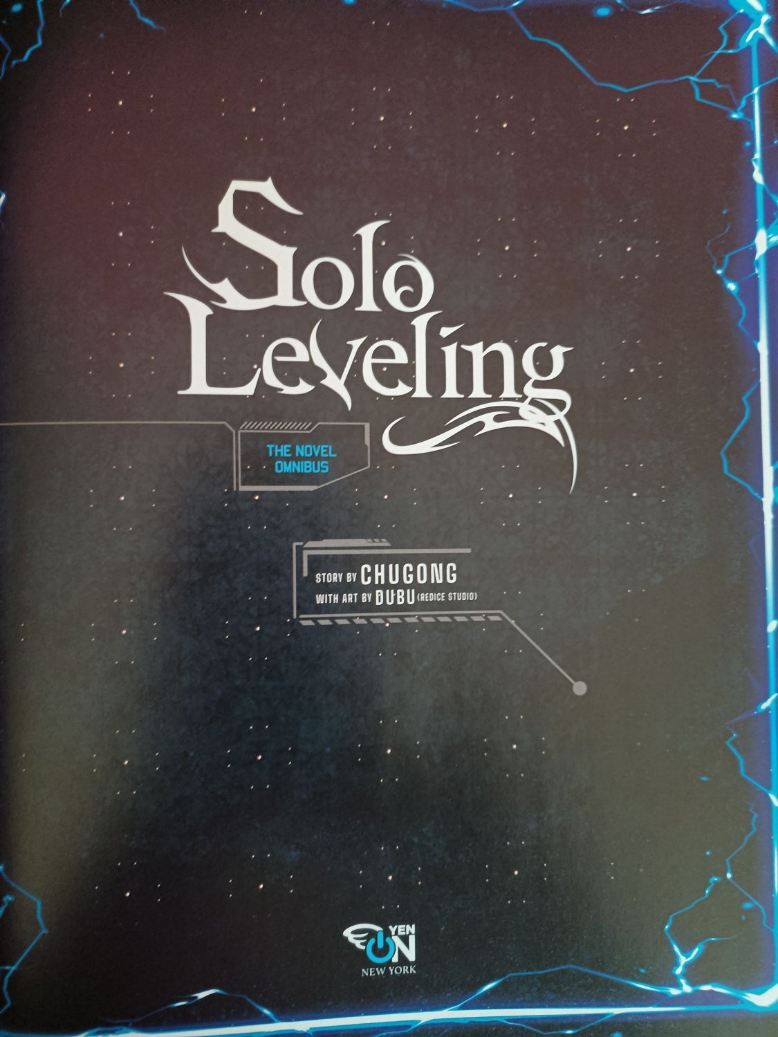 Solo Leveling The novel Obnibus wydanie angielskie.