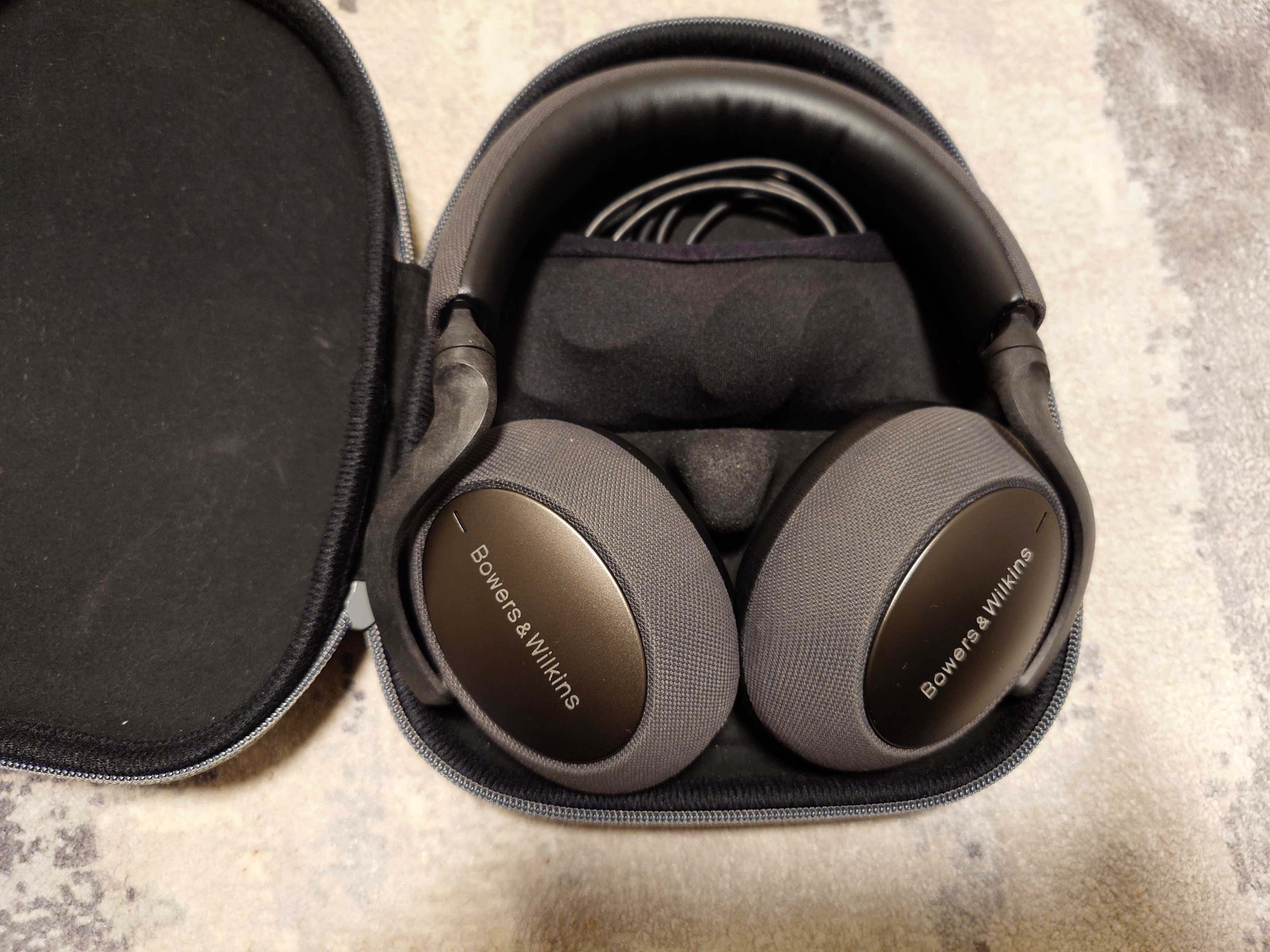 Bowers & Wilkins PX7 space grey