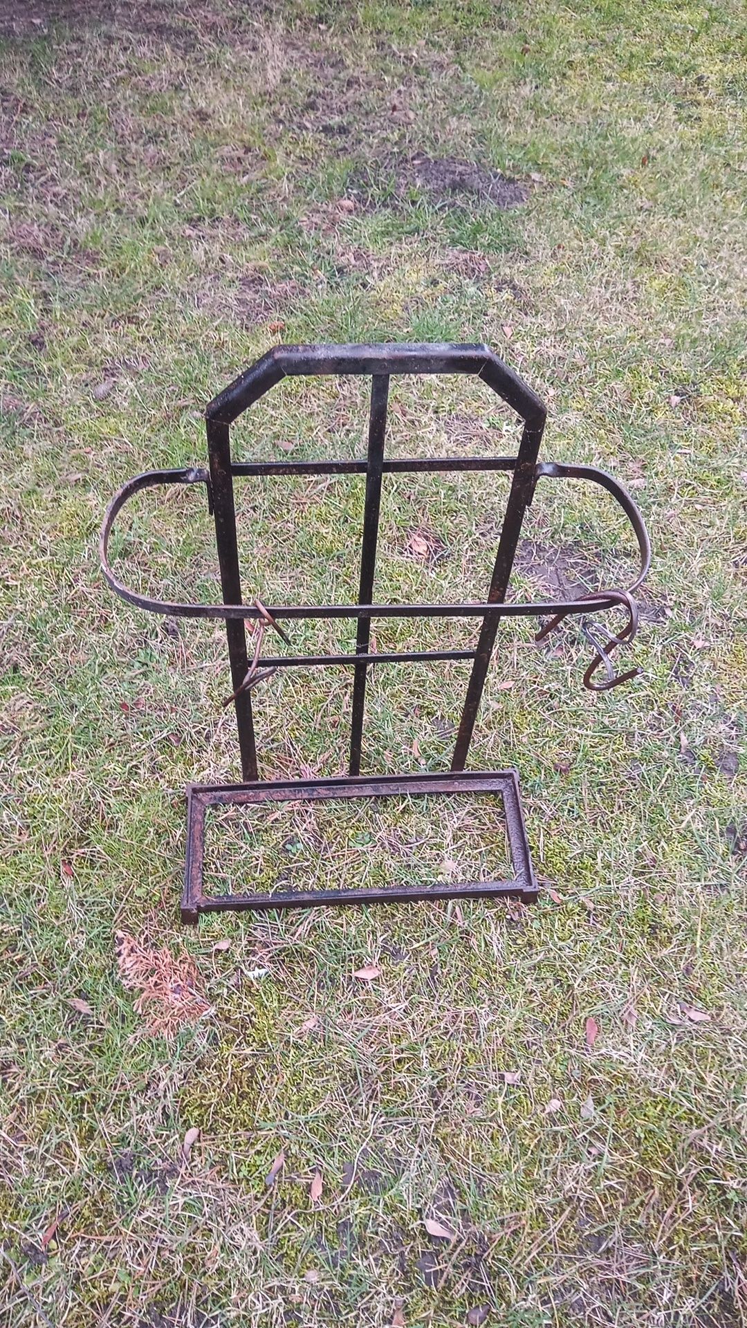 Metalowy wieszak ścienny antyk