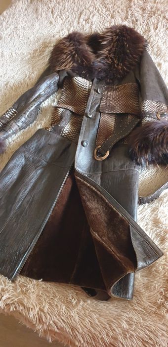 Дублянка натуральна оздоблена хутром єнота зі вставками