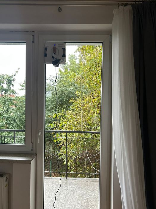 Wynajmę robota do mycia szyb, witryn, balustrad,przeszkleń