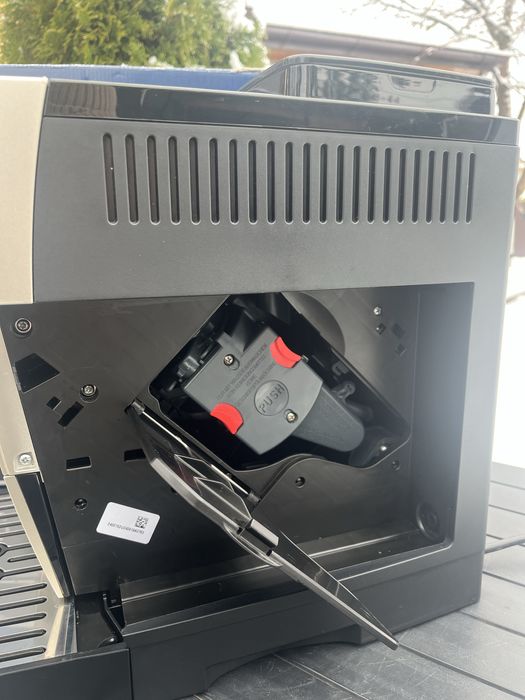 Кавомашина Delonghi Magnifica Start 2024 рік 9 місяць гарантія