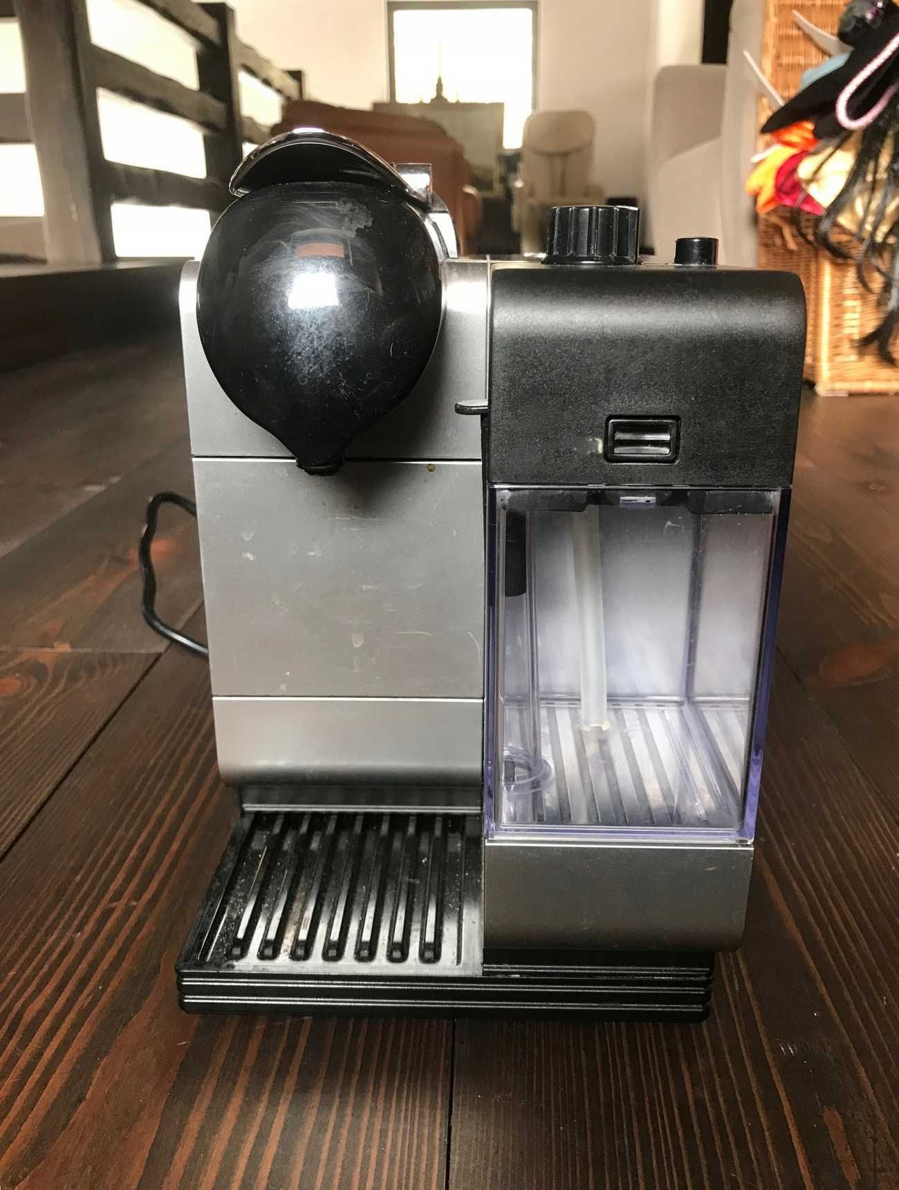 Ekspres do kawy Nespresso DeLonghi E520.S