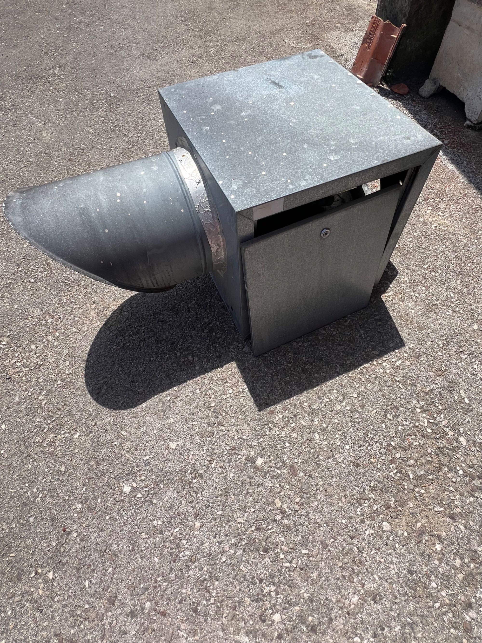 Extrator de fumos industrial em ótimo estado