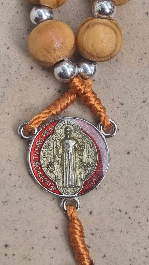 Drewniany Różaniec drewniany z Jerusalem,Ziemia Święta jak na zdjęciu.