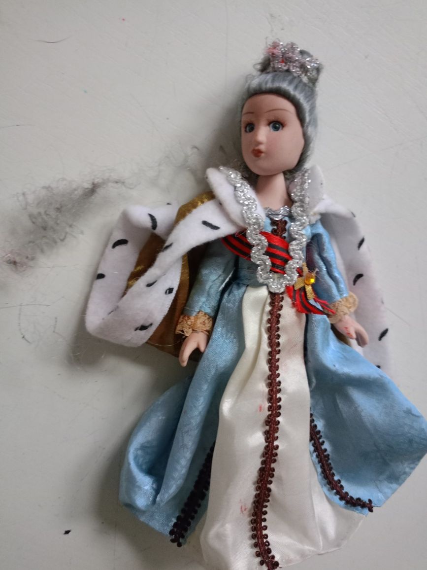 Porcelanowa lalka błękitna sukienka