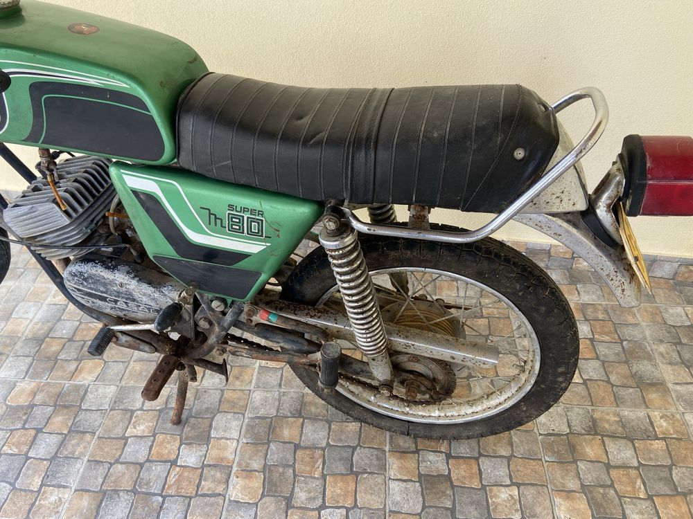 Vendo motorizada M80