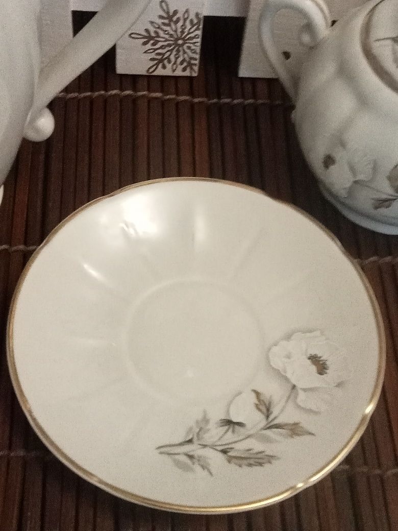 Bule, açucareiro e chávena de porcelana de Viana