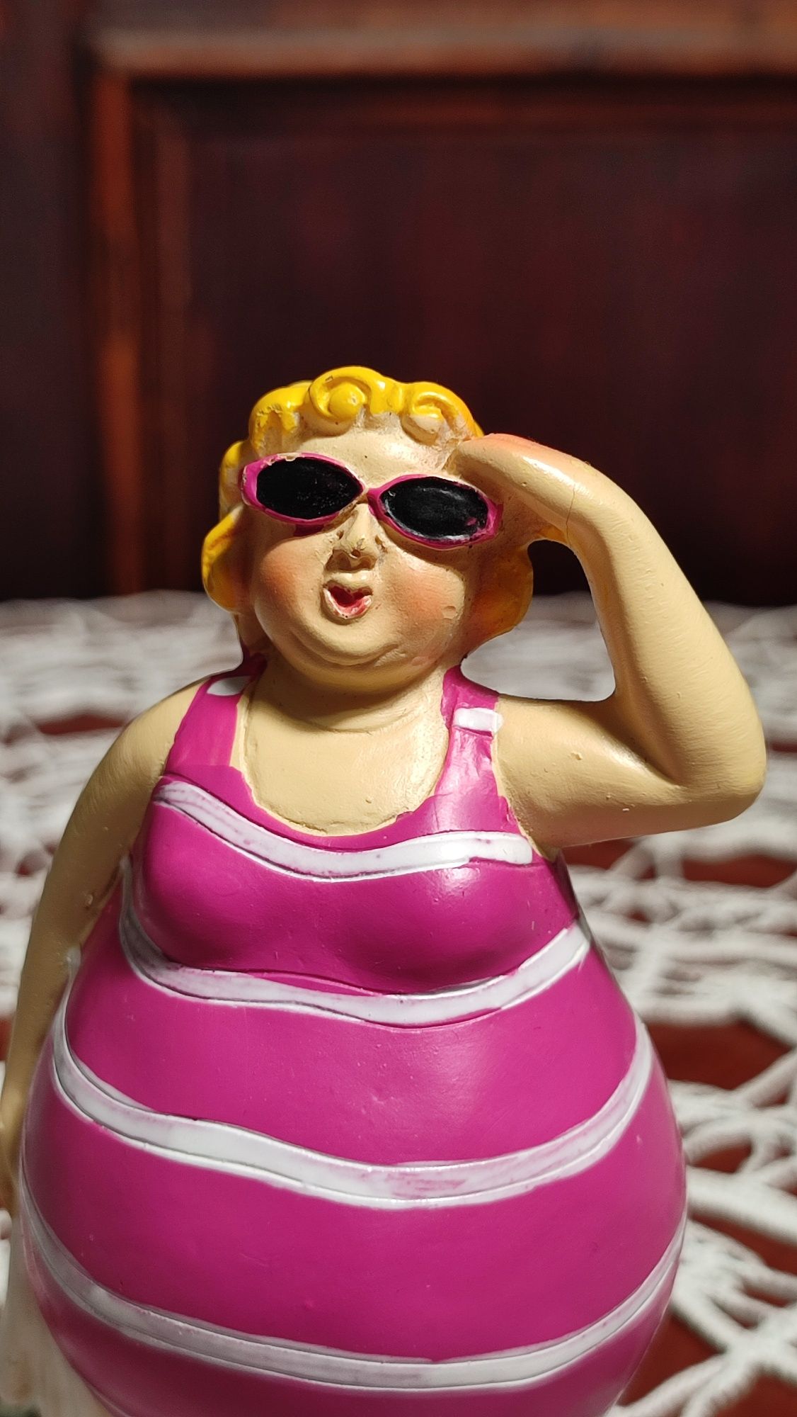 Figurka plażowiczki