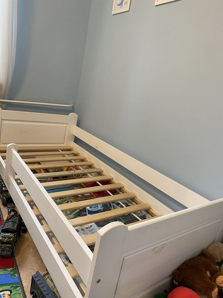 Łóżko drewniane dziecięce