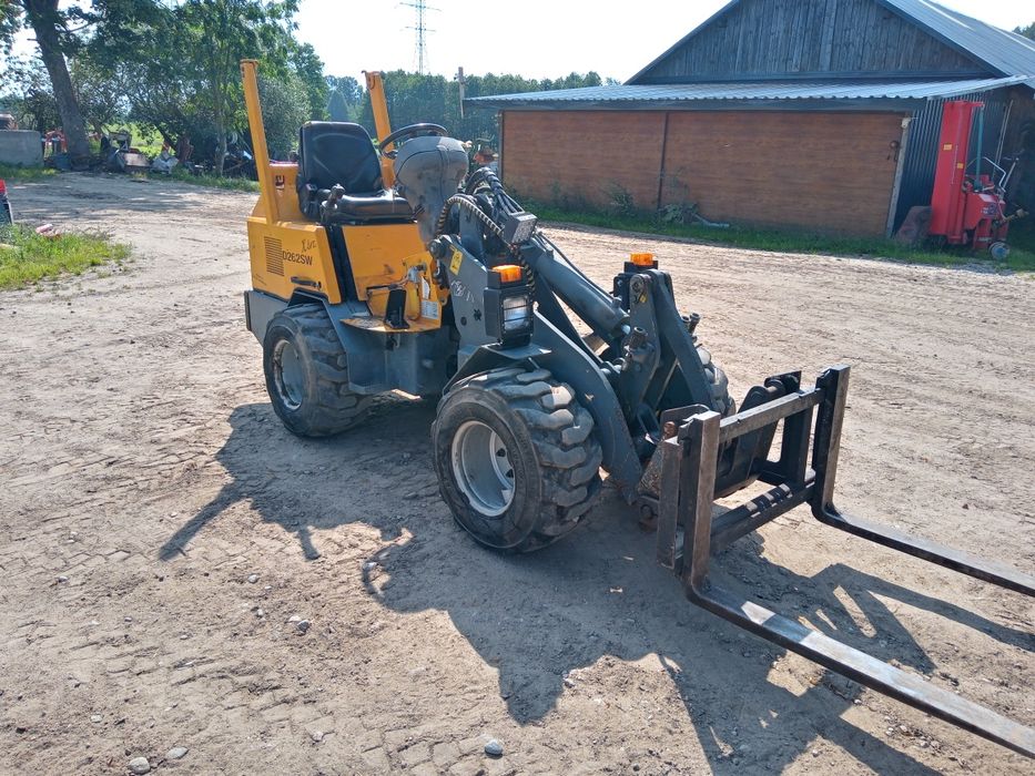 Giant D262 X-Tra Mini ładowarka przegubowa