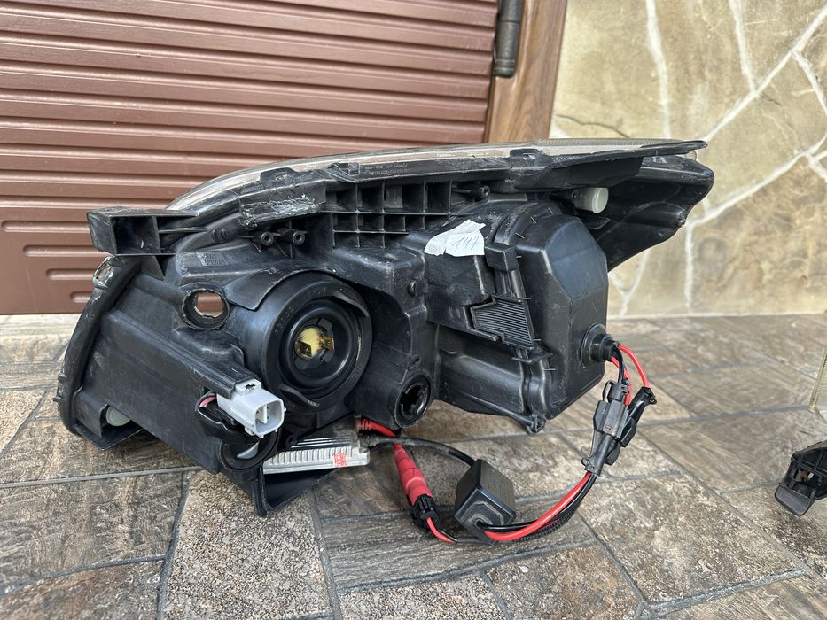 Фари Тойота Авенсіс. Ксенон. Оригінал. Файний стан