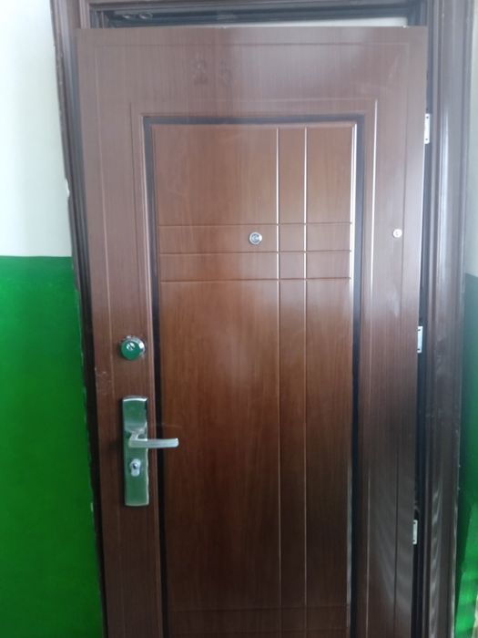 Двері б/у праві полотно 80 на 200