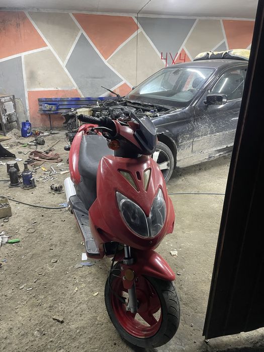 Продам скутер 80сс