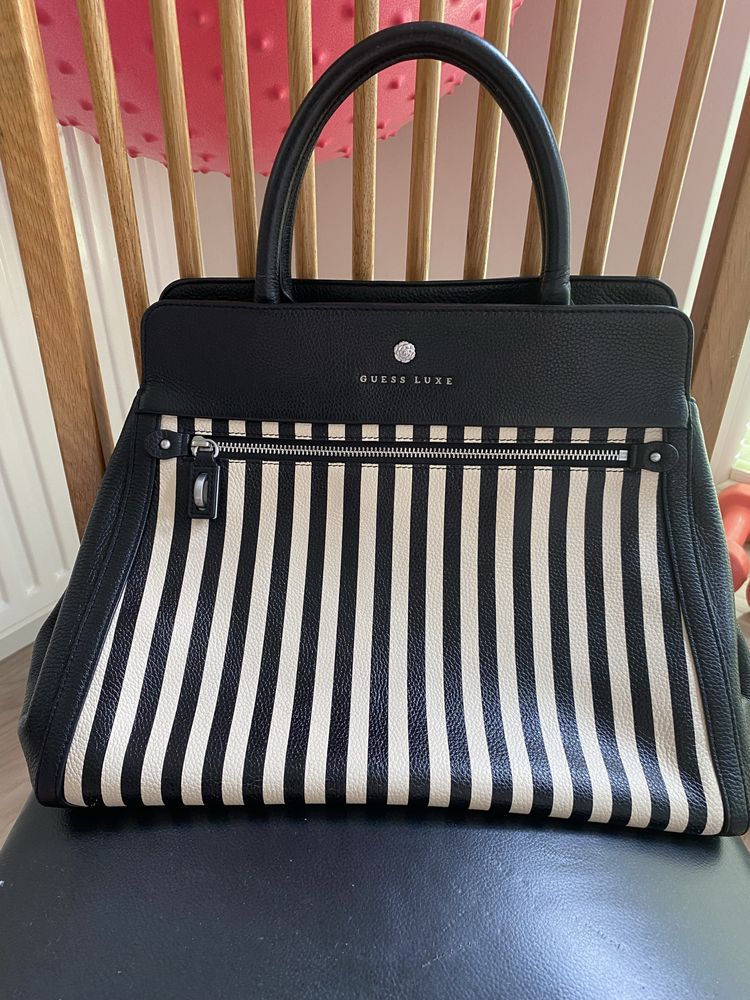 Torebka ze skóry Guess Luxe