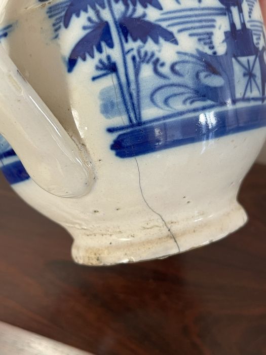 Bule antigo em faianca