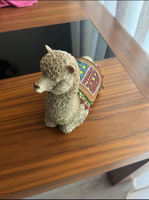 Lama - Figura decorativa.