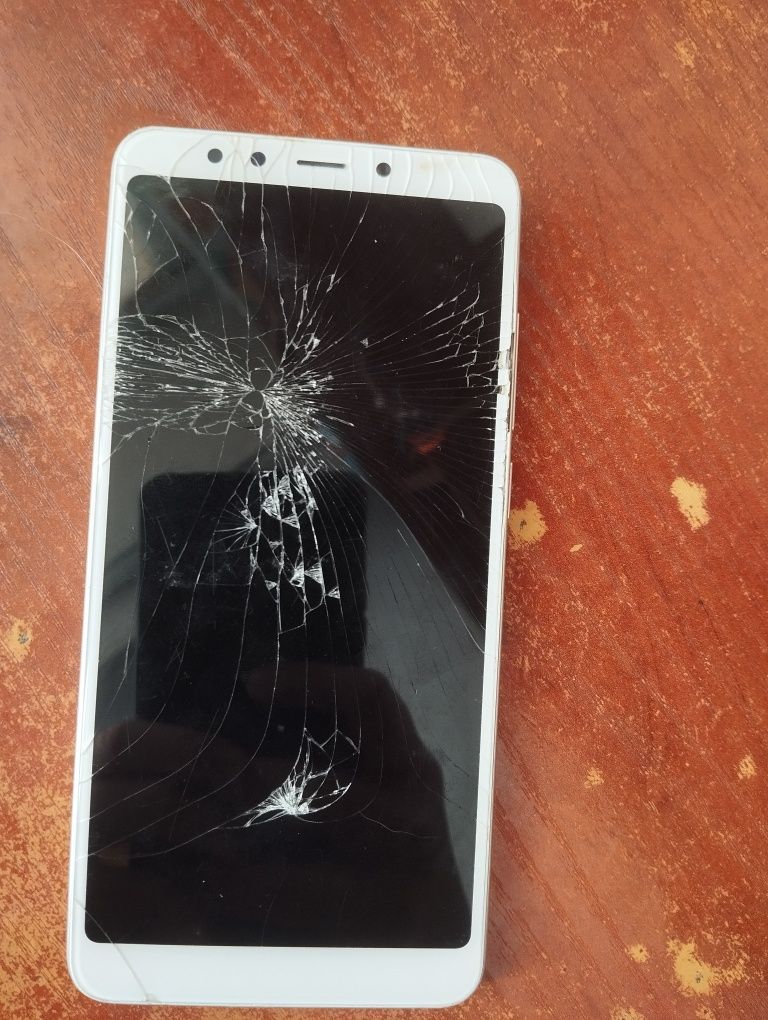 Телефон Redmi 5(не рабочий)