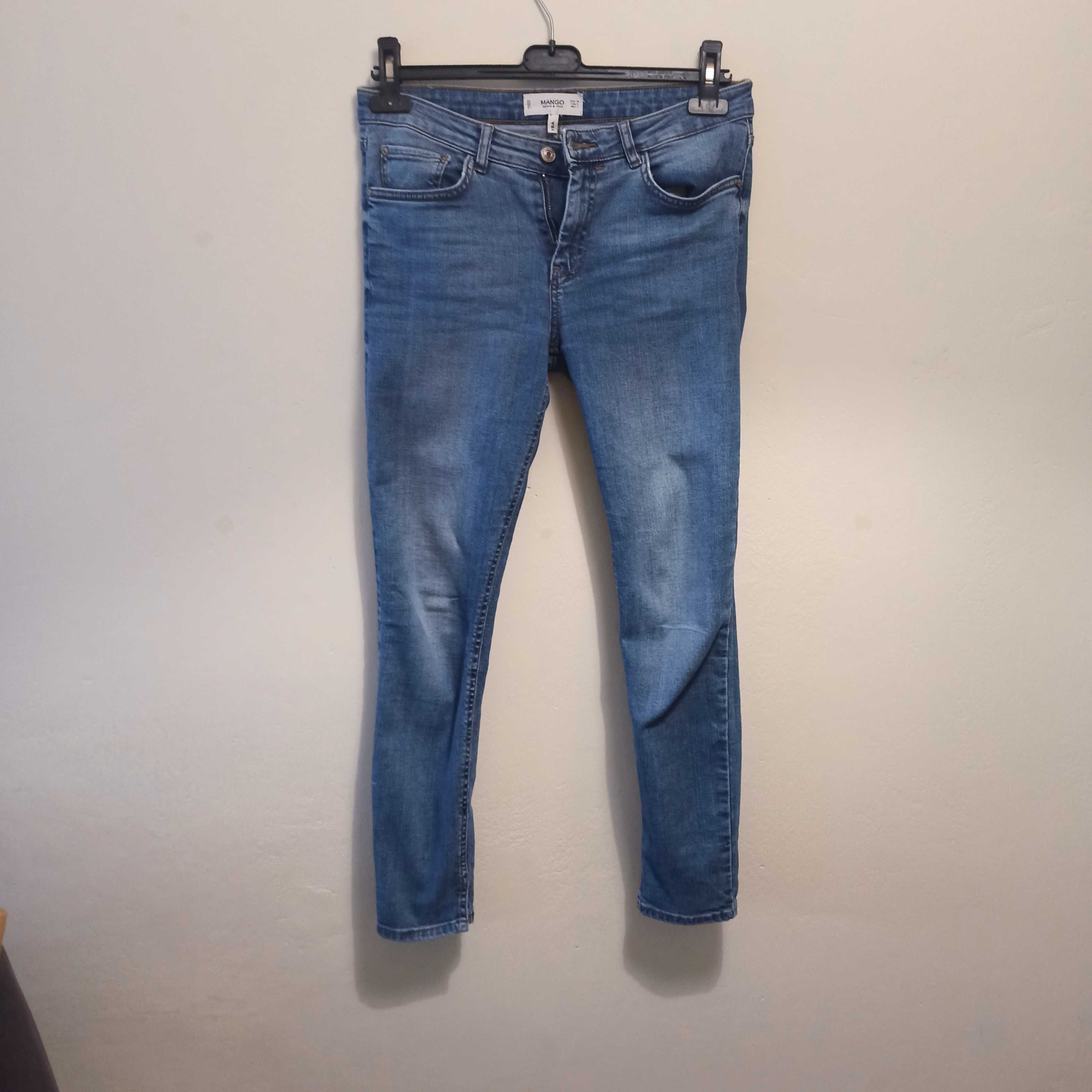 Niebieskie jeansy Mango spodnie niebieskie rurki Mango przylegające
