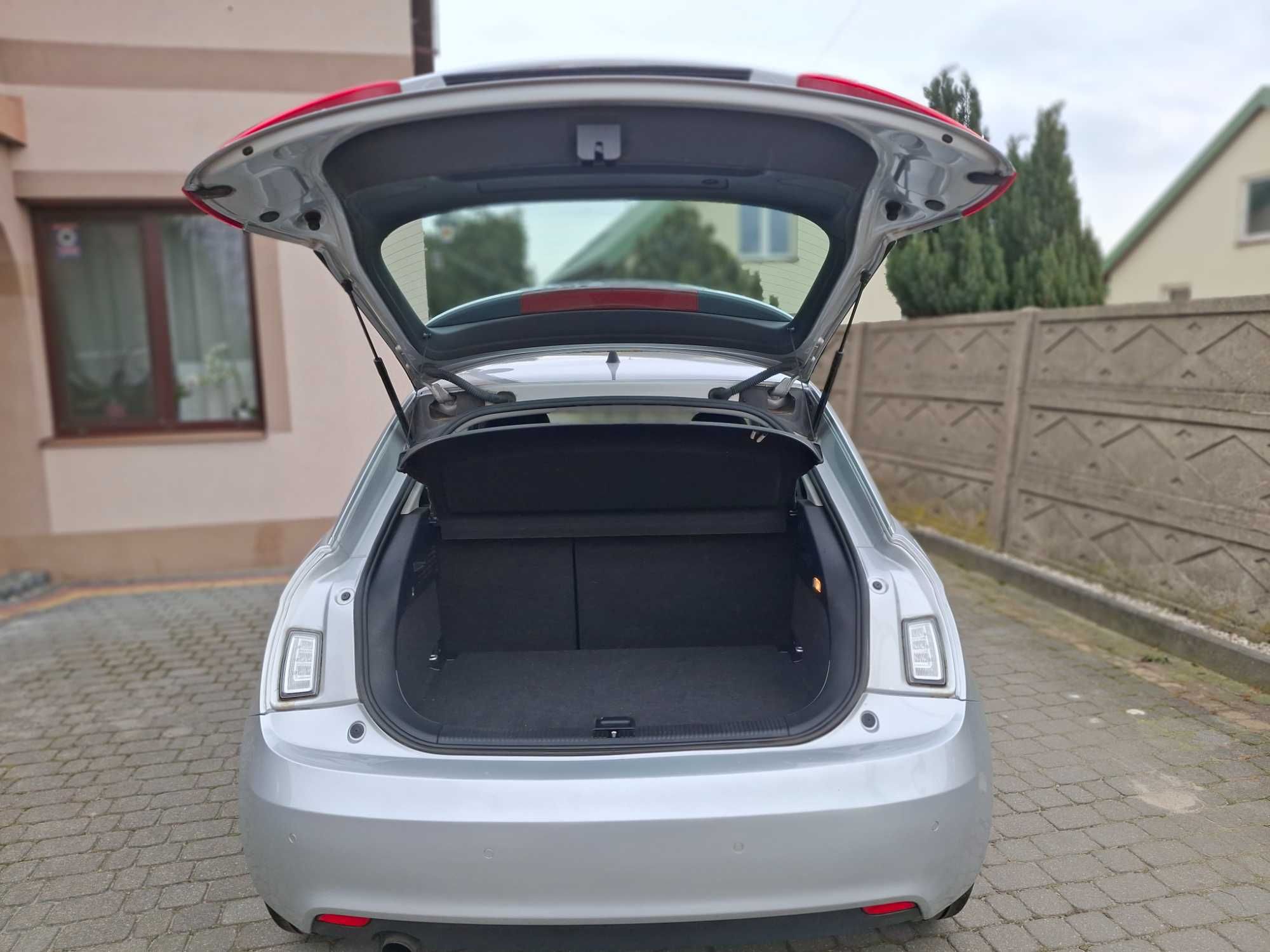 Śliczne Audi A1   1.6 TDI