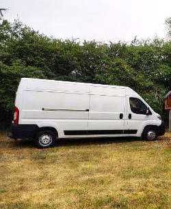 Usługi transportowe – Opel Movano z przyczepką