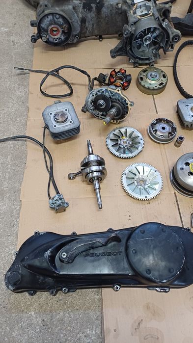 Peugeot speedfight 2 CZĘŚCI silnik wał,gaznik,tłumik,pokrywa,sprzegło