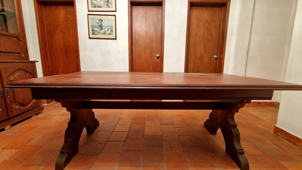 Mesa Clássica de madeira maciça