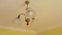 Lampa żyrandol sufitowy  z trzema kloszami – klasyczny design